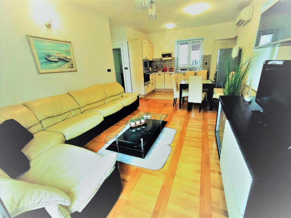 Iron Gates Apartments سبليت المظهر الخارجي الصورة